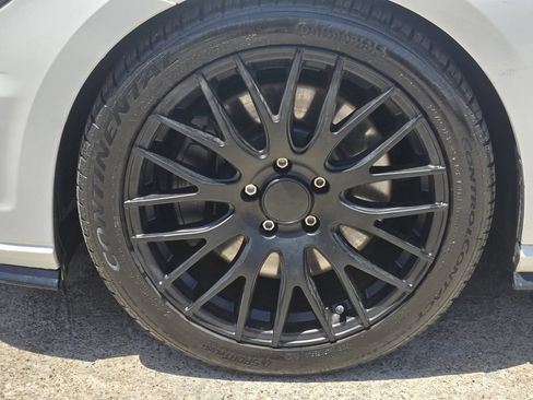 Used 2019 Volkswagen Golf R 4-Door AWD/4WD image 15
