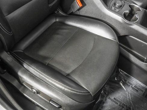 Used 2023 GMC Terrain SLT image 46