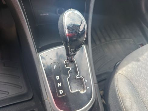 Used 2013 Hyundai Accent SE FWD image 16