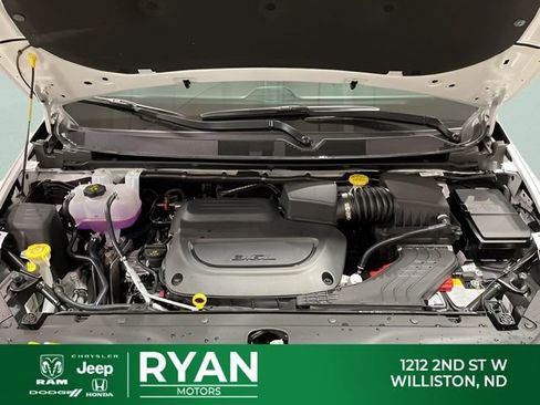 New 2026 Chrysler Pacifica Pinnacle image 14