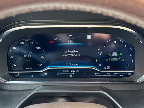 Used 2022 Chevrolet Suburban Z71 w/ Luxury Package image 32