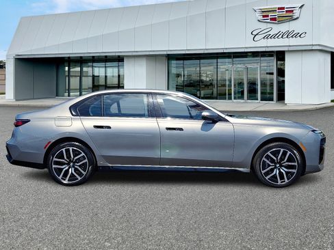 Used 2023 BMW 760i xDrive w/ Executive Package AWD/4WD image 7