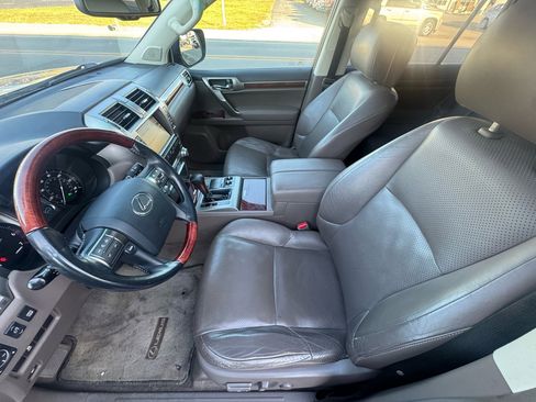 Used 2010 Lexus GX 460 image 11