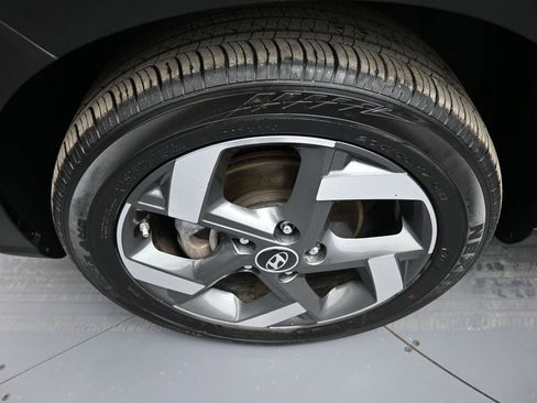 Certified 2023 Hyundai Venue Limited w/ Cargo Package image 14