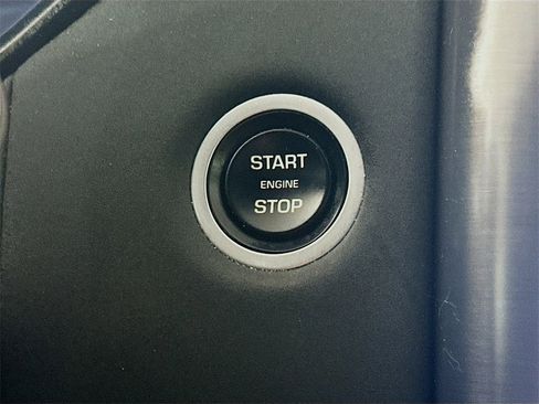 Used 2020 Land Rover Discovery Landmark image 27