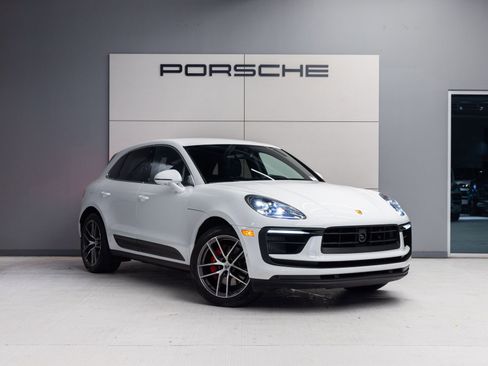 Certified 2023 Porsche Macan S AWD/4WD image 9