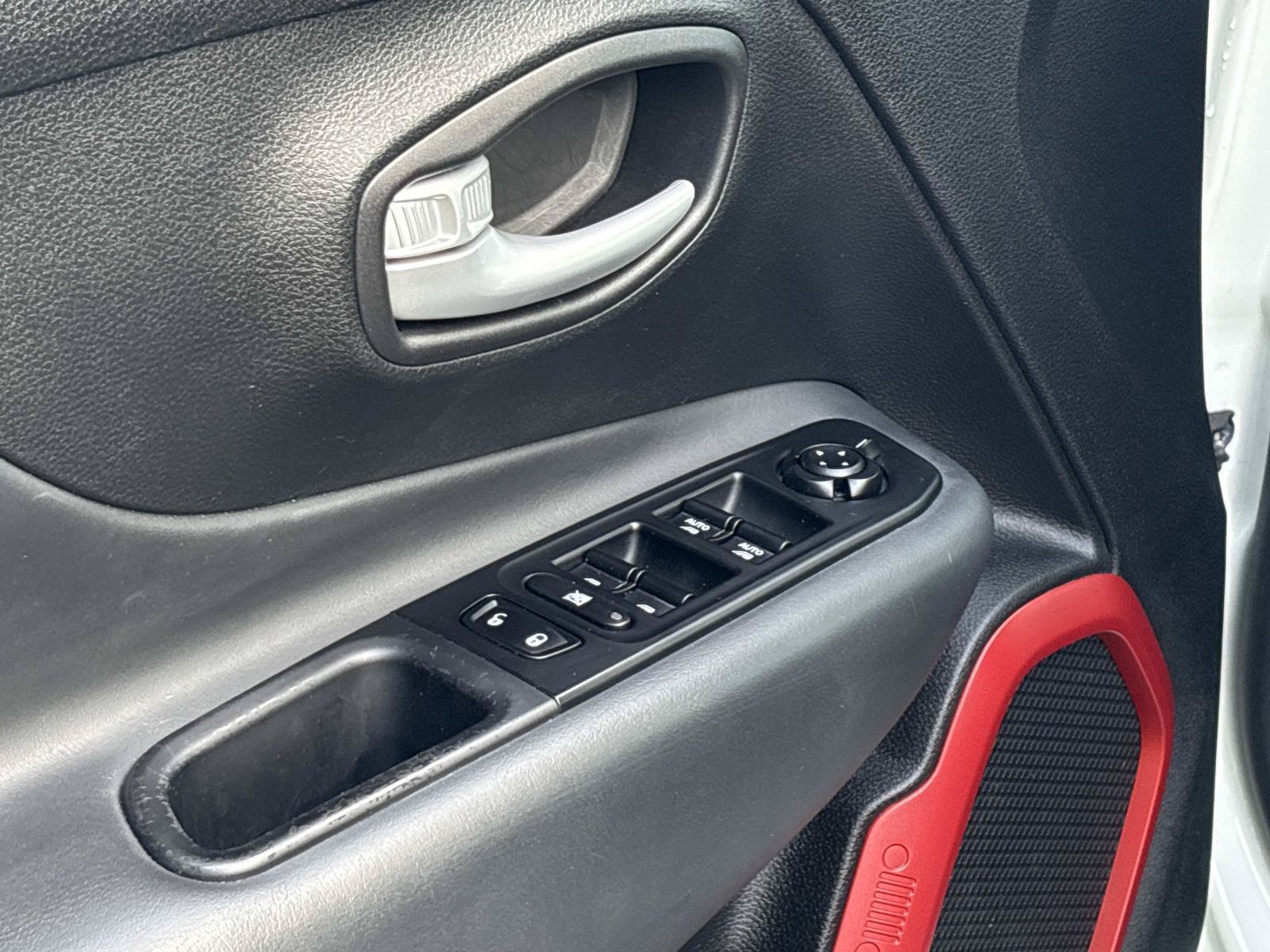 Certified 2023 Jeep Renegade Trailhawk AWD/4WD image 17