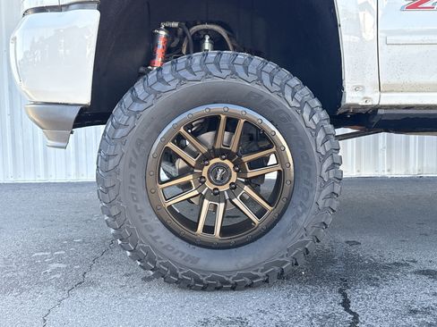 Used 2017 Chevrolet Silverado 1500 LT w/ LT Convenience Package image 6