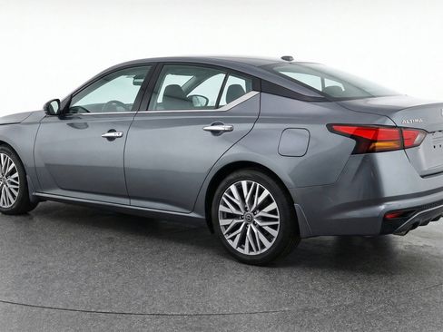 Used 2025 Nissan Altima 2.5 SV FWD image 6