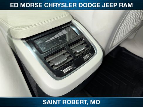 Used 2022 Volvo XC90 T6 Momentum w/ Advanced Package image 23