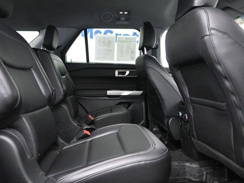 Used 2023 Ford Explorer XLT w/ Equipment Group 202A image 8