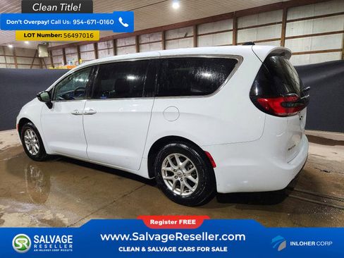 Used 2024 Chrysler Pacifica Touring-L FWD image 3