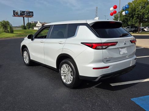 Used 2024 Mitsubishi Outlander ES FWD image 8