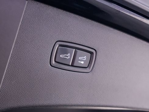 Used 2022 Porsche Cayenne Turbo AWD/4WD image 36