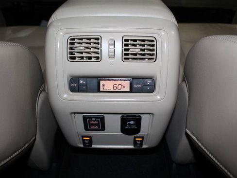 Used 2018 Nissan Pathfinder SL AWD/4WD image 26