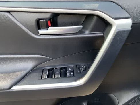 Used 2025 Toyota RAV4 XLE AWD/4WD image 18