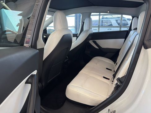 Used 2021 Tesla Model Y Long Range image 8