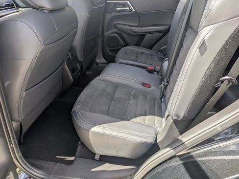 Used 2024 Mitsubishi Outlander SE image 17