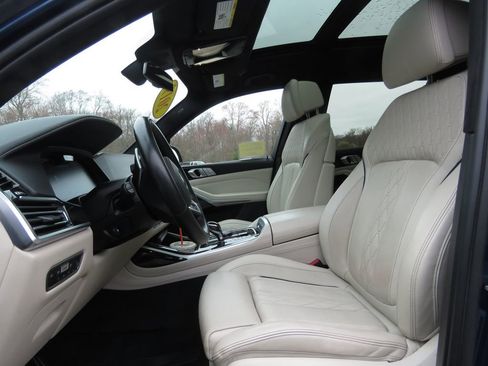 Used 2019 BMW X7 xDrive50i w/ M Sport Package AWD/4WD image 10