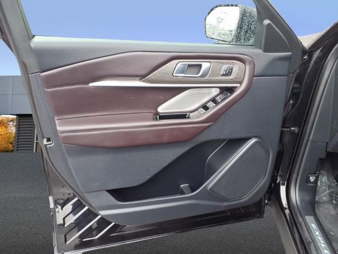 Used 2025 Ford Explorer Platinum AWD/4WD image 15