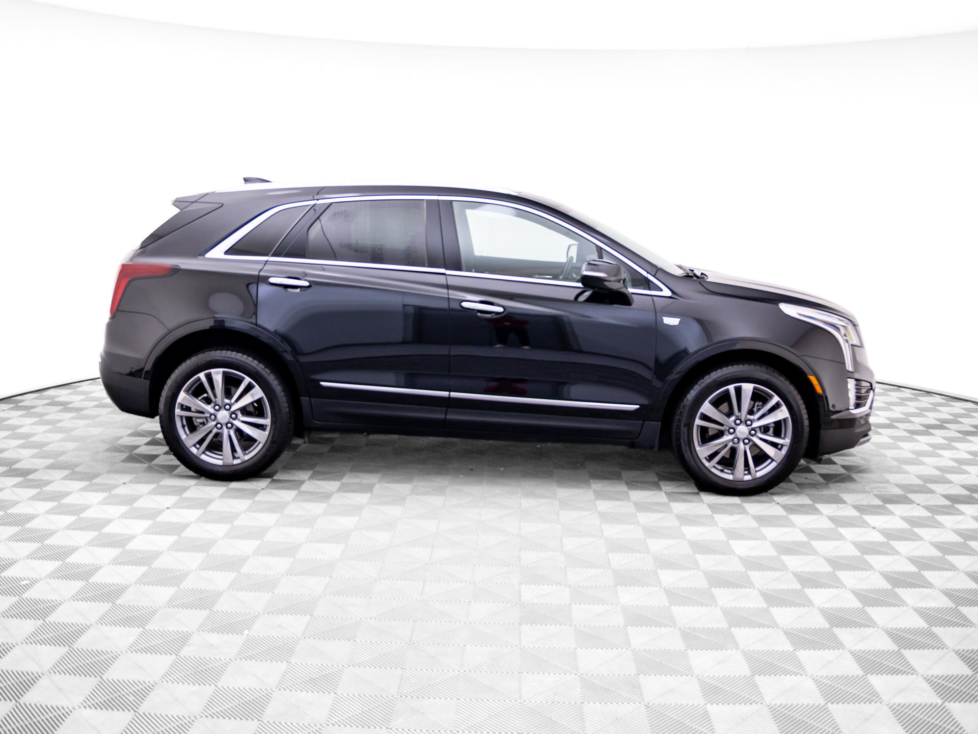 Used 2024 Cadillac XT5 Premium Luxury w/ Technology Package AWD/4WD image 8