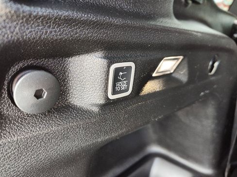 Used 2021 Jeep Grand Cherokee L Laredo RWD image 7