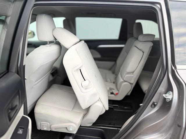 Used 2018 Toyota Highlander LE AWD/4WD image 20