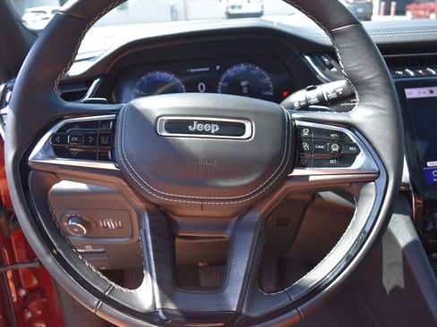 Used 2025 Jeep Grand Cherokee L Overland w/ Advanced Protech Group III AWD/4WD image 13