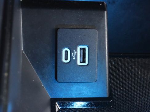 Used 2021 Ford F150 Lariat w/ Equipment Group 502A High image 29