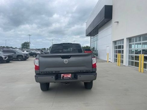 Used 2018 Nissan Titan SV w/ SV Convenience Package AWD/4WD image 4