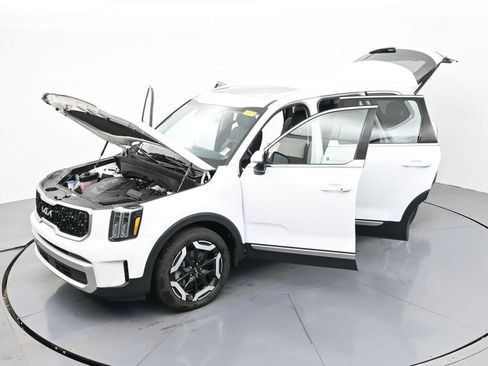Used 2024 Kia Telluride EX w/ EX Captain's Chair Package image 42