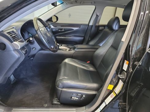 Used 2016 Lexus LS 460 AWD w/ Comfort Package image 12