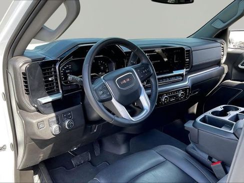 Used 2025 GMC Sierra 1500 SLT image 12