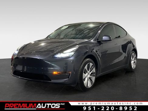 Used 2024 Tesla Model Y 2WD image 1