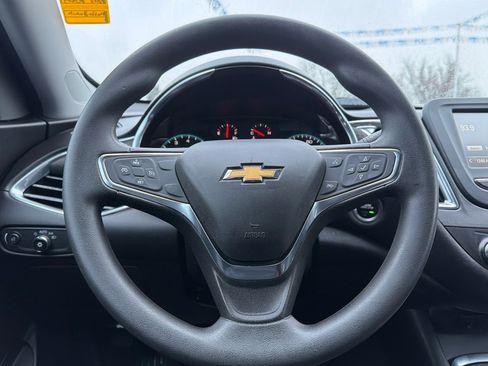 Used 2018 Chevrolet Malibu LT image 19