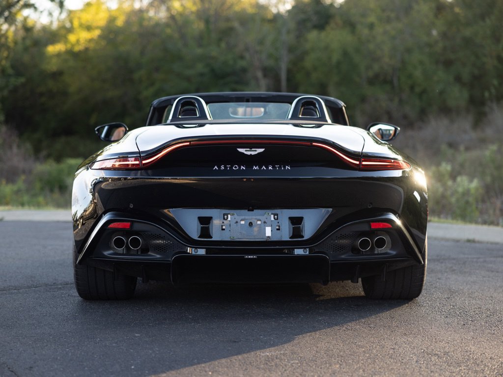 Used 2022 Aston Martin V8 Vantage Roadster RWD image 5