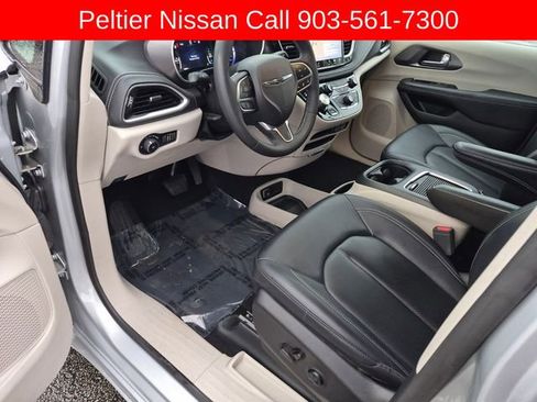 Used 2024 Chrysler Pacifica Limited FWD image 20