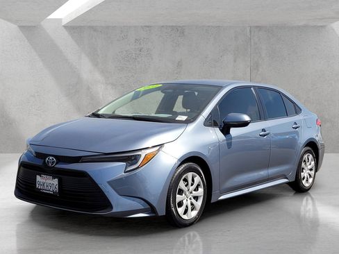 Used 2023 Toyota Corolla LE FWD image 9