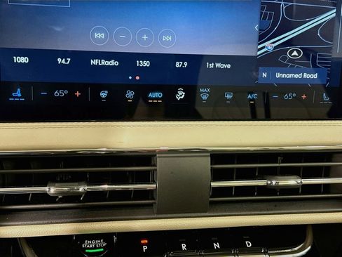 Used 2025 Lincoln Corsair Reserve w/ Equipment Group 202A AWD/4WD image 16