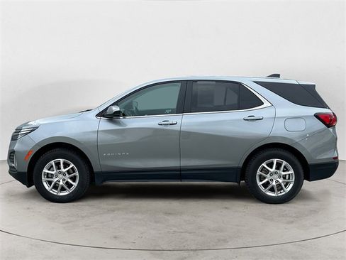 Used 2024 Chevrolet Equinox LT image 2