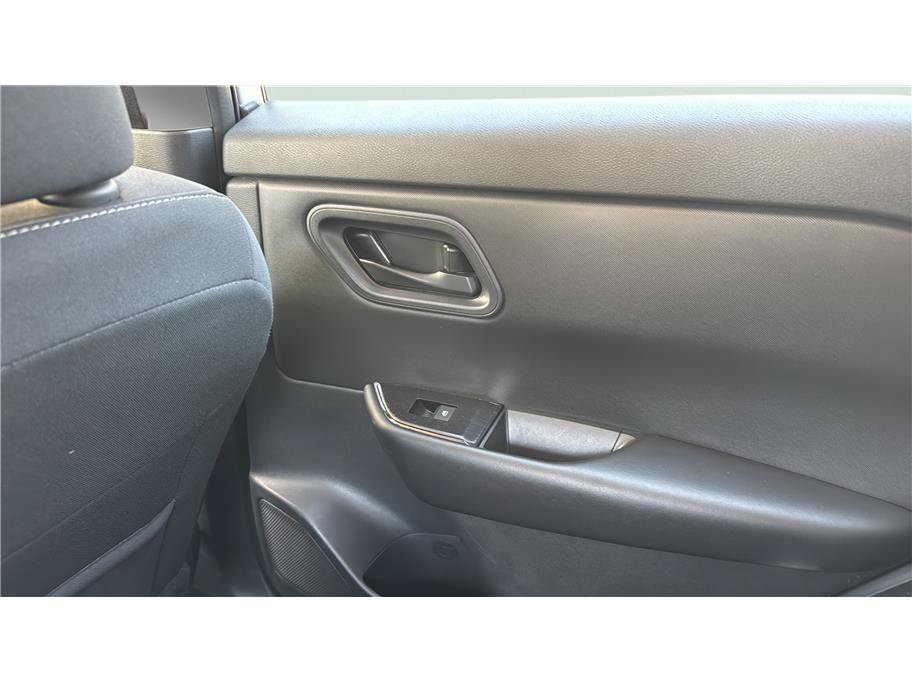 Used 2024 Nissan Rogue S AWD/4WD image 17