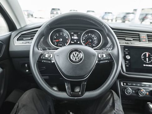 Used 2020 Volkswagen Tiguan SE FWD image 33