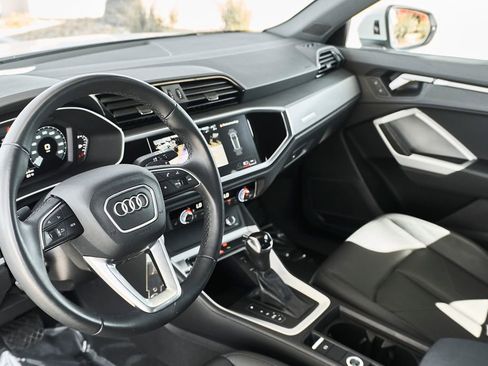 Used 2025 Audi Q3 2.0T Premium AWD/4WD image 2