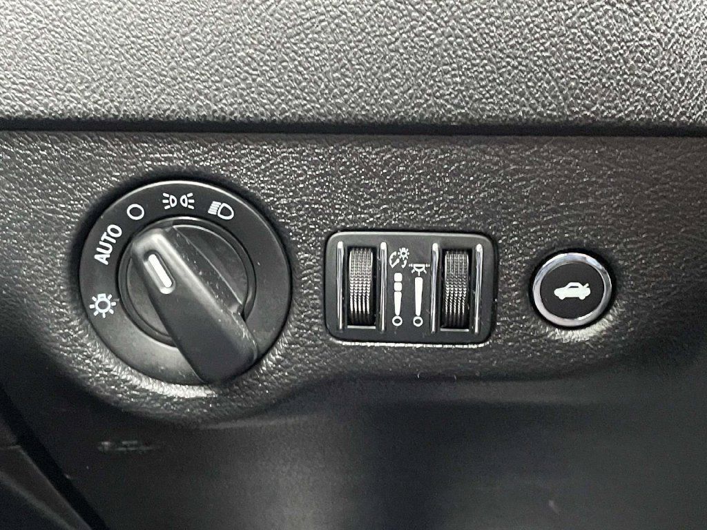 Used 2023 Dodge Charger SXT w/ Blacktop Package RWD image 17