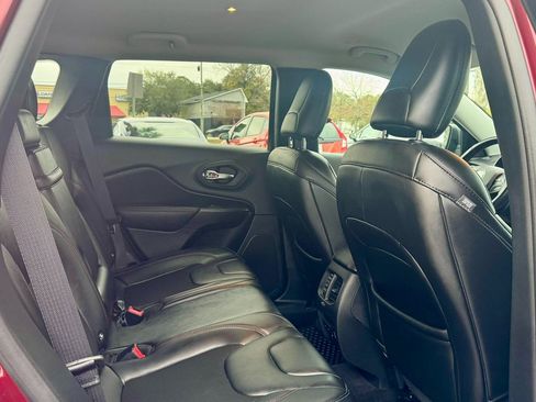 Used 2019 Jeep Cherokee Trailhawk w/ Cold Weather Group image 11