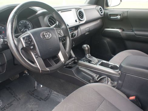 Used 2017 Toyota Tacoma TRD Sport RWD image 14