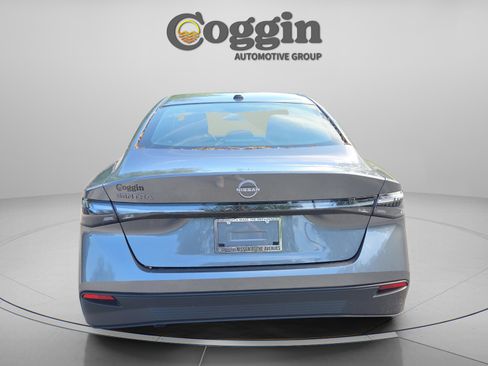 Used 2010 Ford Taurus SEL image 4