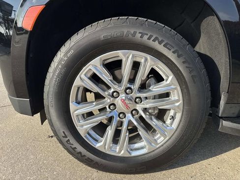 Used 2023 GMC Yukon XL SLT w/ SLT Premium Package image 9