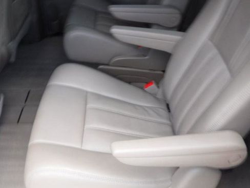 Used 2012 Chrysler Town & Country Touring-L w/ Premium Group FWD image 30