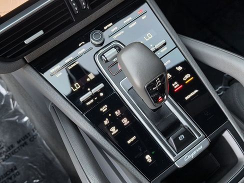 Certified 2023 Porsche Cayenne AWD/4WD image 24